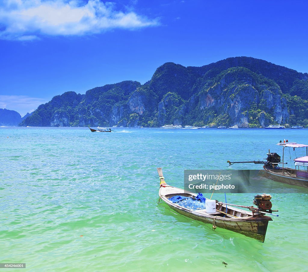 De-cauda-barco no Mar