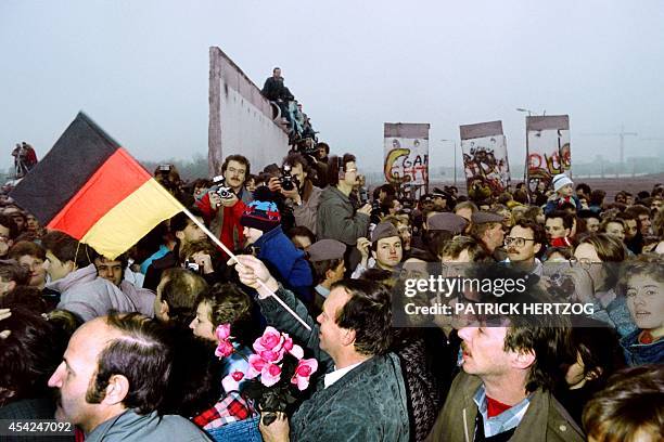 627 Berlin Wall Flag Stock Photos High Res Pictures And Images 627-berlin-wall-flag-stock-photos-high-res-pictures-and-images