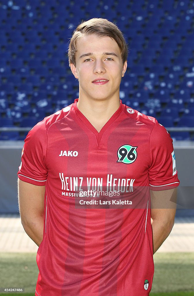 Niklas Teichgräber poses during the team presentation of Hannover 96