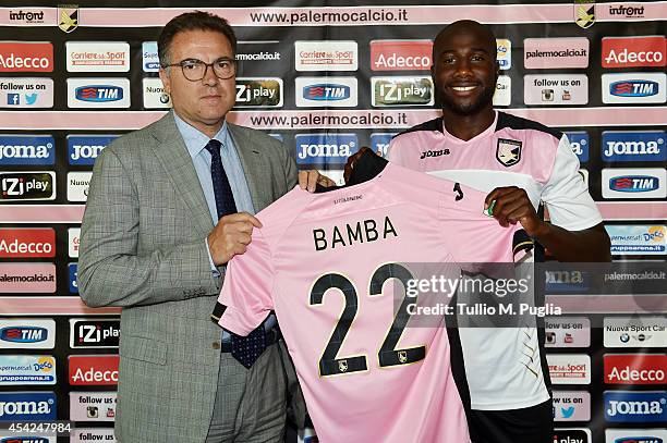 Souleymane Bamba poses with Andrea Cardinaletti, CEO of Palermo, during his presentation as new player of US Citta di Palermo at Tenente Carmelo...