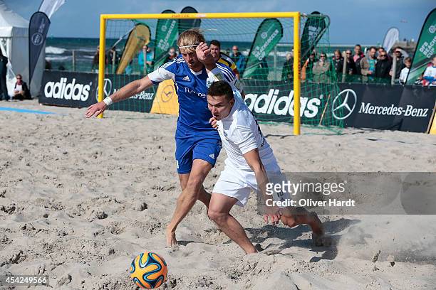 Players of Chemnitz challenges a player of Rostock during the final match between BST Chemnitz and Rostocker Robben on day one of the DFB...