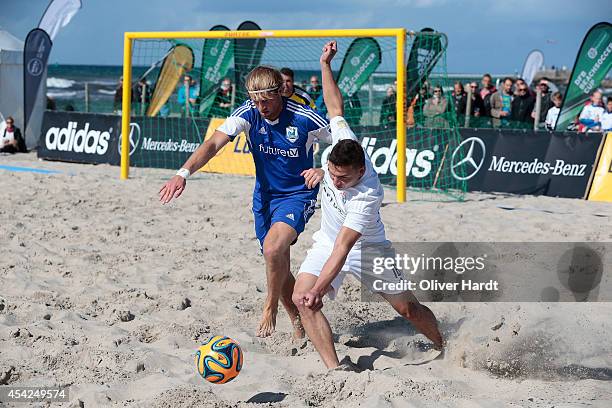 Players of Chemnitz challenges a player of Rostock during the final match between BST Chemnitz and Rostocker Robben on day one of the DFB...