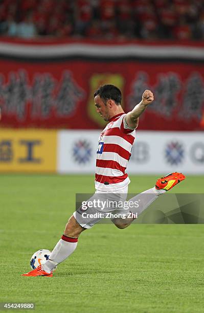 Mark Bridge shoots at goal during the Asian Champions League Quarter Final match between the Western Sydney Wanderers and Guangzhou Evergrande at...