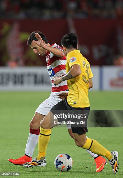 Labinot Haliti of Western Sydney in action during the Asian Champions League Quarter Final match between the Western Sydney Wanderers and Guangzhou...