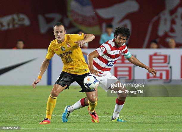 Alberto Gilardino of Guangzhou Evergrande competes the ball with Nikolai Topor-Stanley of Western Sydney Wanderers during the Asian Champions League...