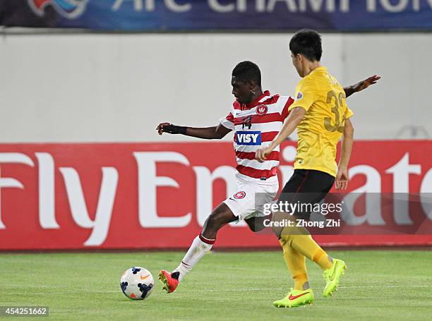 Kwabena Appiah in action during the Asian Champions League Quarter Final match between the Western Sydney Wanderers and Guangzhou Evergrande at...