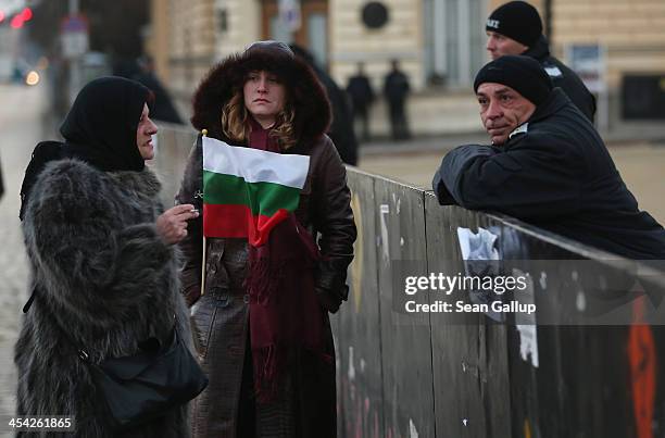 Two women protesting against the government chat with a policeman in front of the Bulgarian Parliament Building on December 5, 2013 in Sofia,...