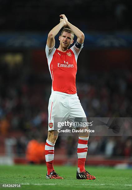 Per Mertesacker of Arsenal claps the fans after the UEFA Champions League Qualifing match between Arsenal and Besiktas at Emirates Stadium on August...