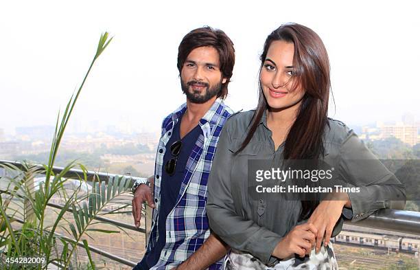 34 Shahid And Sonakshi Promote Upcoming Movie R Rajkumar Photos and Premium  High Res Pictures - Getty Images