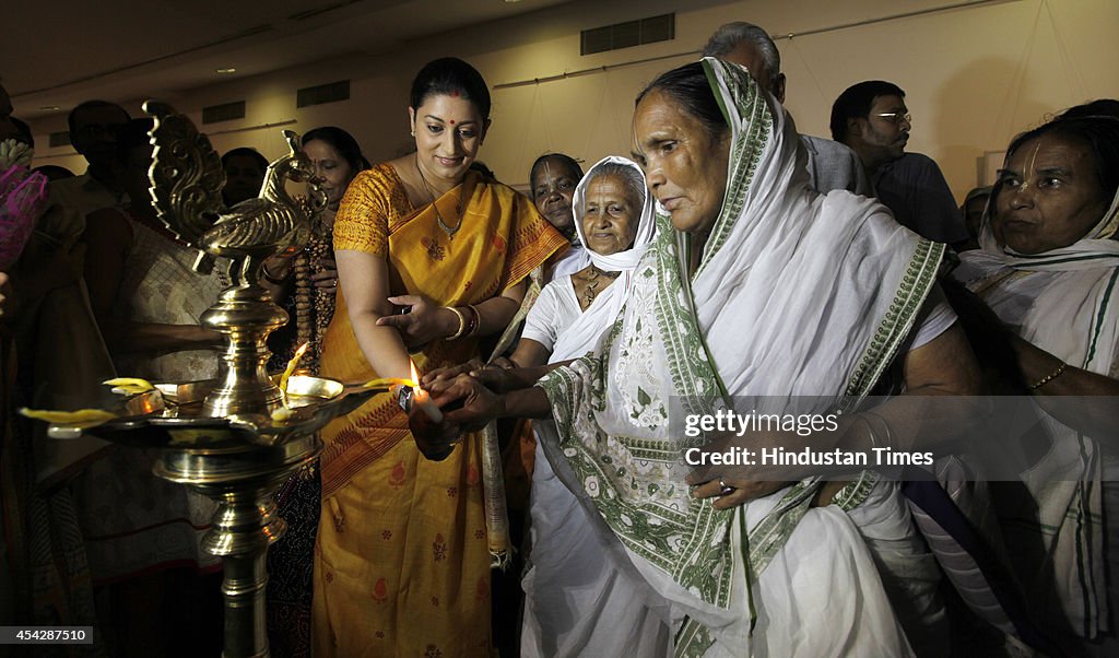 Smriti Irani Inaugurates The Big Picture Photography Exhibition