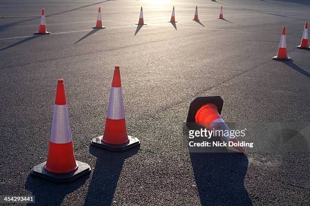 traffic cones - verkehrshütchen stock-fotos und bilder