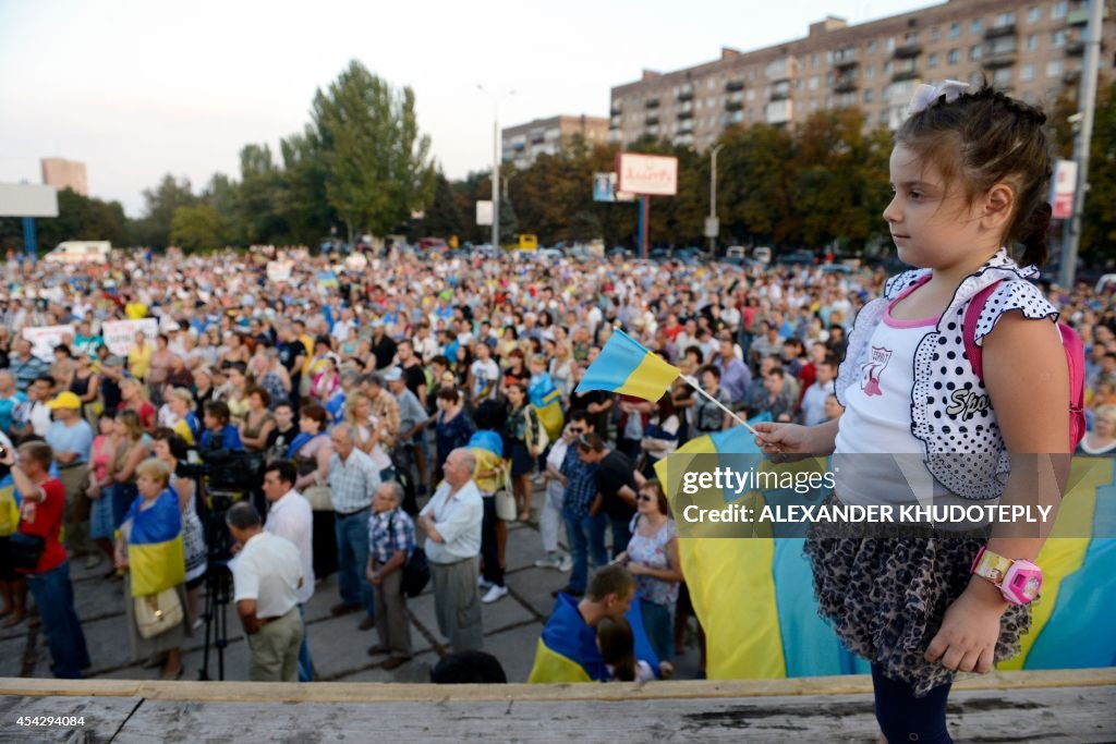 TOPSHOT-UKRAINE-RUSSIA-CRISIS-POLITICS-DEMO