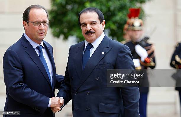 French President Francois Hollande welcomes Bahrain's King Hamad bin Isa al-Khalifa at the Elysee presidential Palace on August 28 in Paris, France.