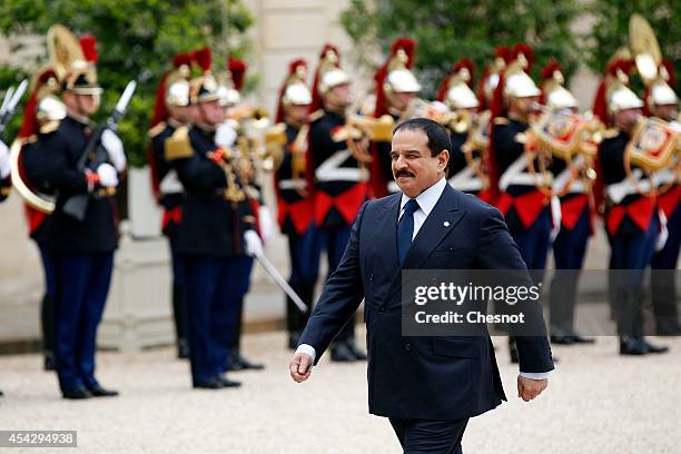 Bahrain's King Hamad bin Isa Al Khalifa walks past Republican Guards as he arrives before his meeting with French President Francois Hollande at the...