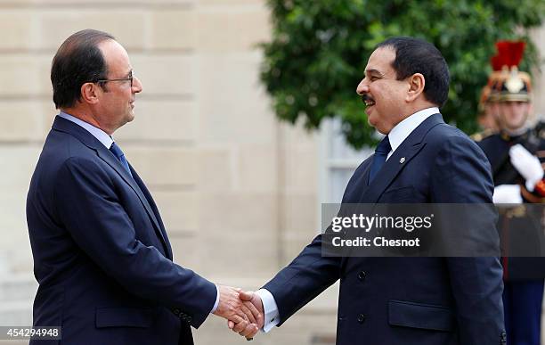 French President Francois Hollande welcomes Bahrain's King Hamad bin Isa al-Khalifa at the Elysee presidential Palace on August 28 in Paris, France.