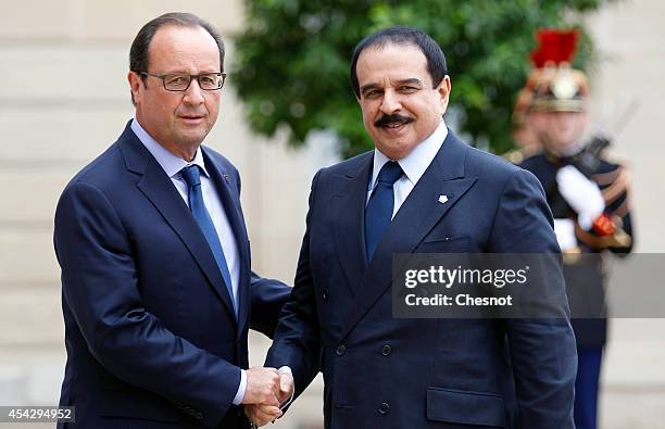 French President Francois Hollande welcomes Bahrain's King Hamad bin Isa al-Khalifa at the Elysee presidential Palace on August 28 in Paris, France.