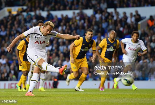 Harry Kane of Spurs misses from the penalty spot during the UEFA Europa League Qualifying Play-Offs Round Second Leg match between Tottenham Hotspur...
