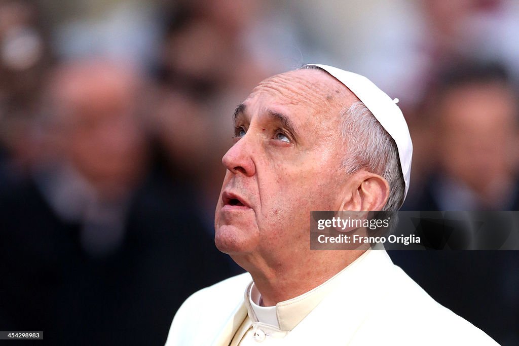 Pope Francis Celebrates Immaculate Conception at Spanish Steps