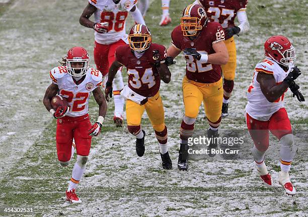 Dexter McCluster of the Kansas City Chiefs returns a punt for a second quarter touchdown in front of Trenton Robinson and Logan Paulsen of the...