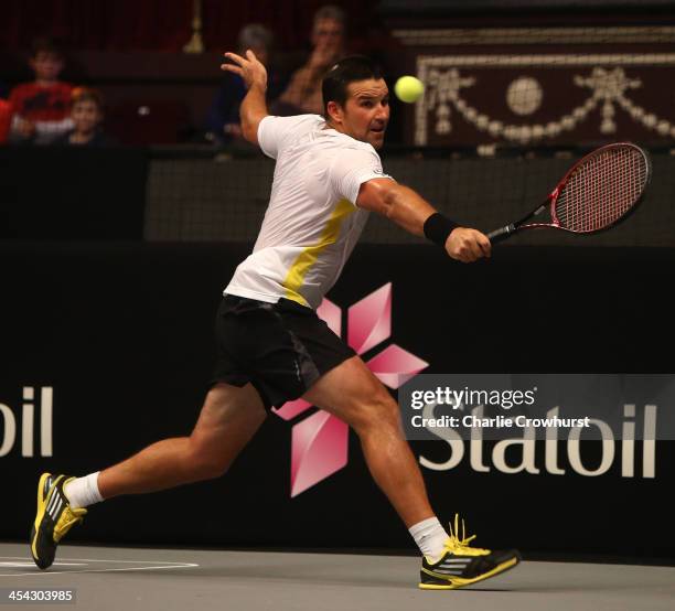 Patrick Rafter Backhand 153 Hand Pat Back Stock Photos, High-Res Pictures, and Images - Getty ...
