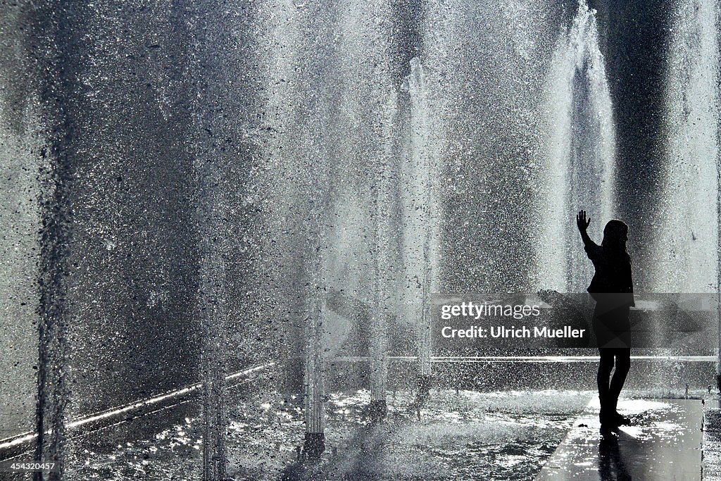 Girl in the fountain