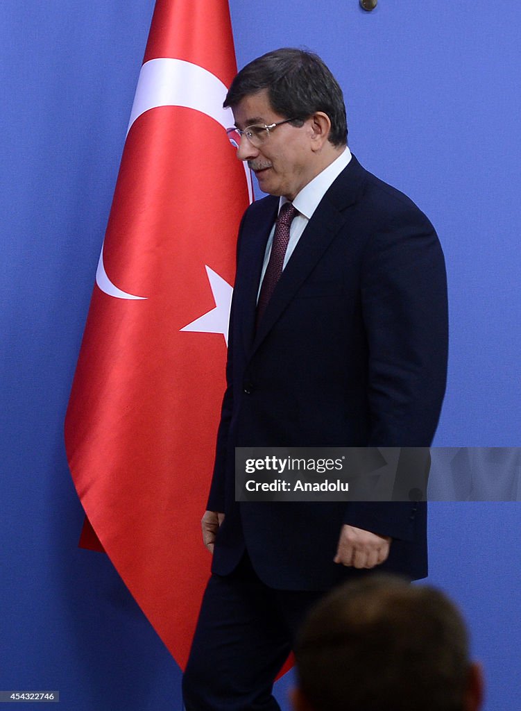 Turkish Premier Davutoglu unveils new Cabinet