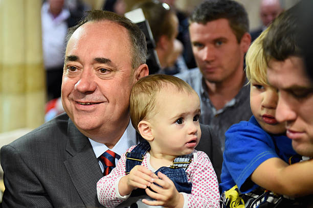 GBR: Alex Salmond And Alastair Darling Campaign Before The Referendum