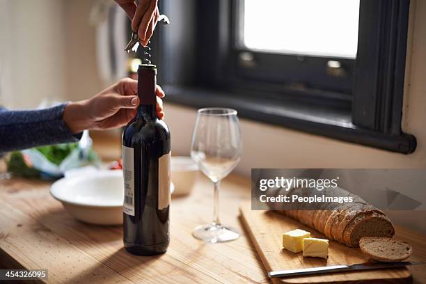 the perfect vintage - kurkentrekker drankenbenodigdheden stockfoto's en -beelden