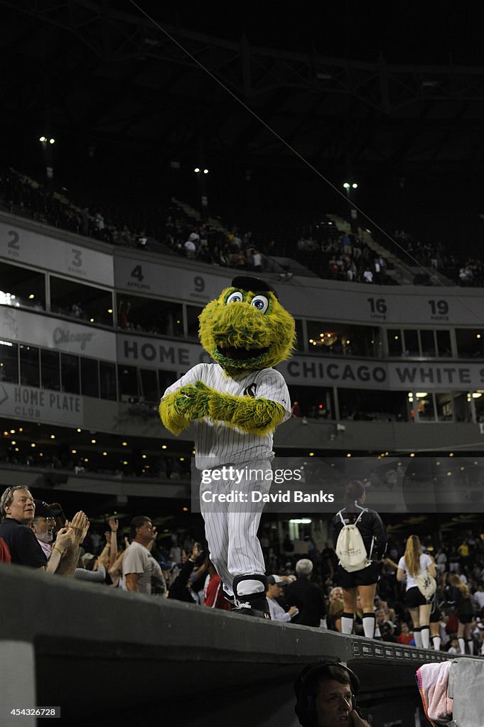 Cleveland Indians v Chicago White Sox