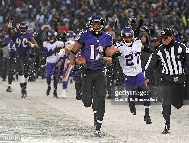Ravens' Jacoby Jones runs away from Vikings' Shaun Prater , right, for a 77-yards kick off returned for a touchdown in the fourth quarter as the...