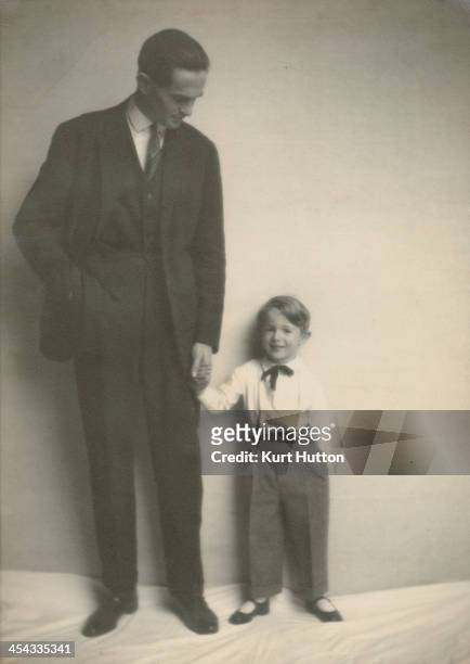 German-born photographer Kurt Hutton with his son Peter, circa 1925. Hutton first worked for the Dephot agency in Germany, before moving to Britain...