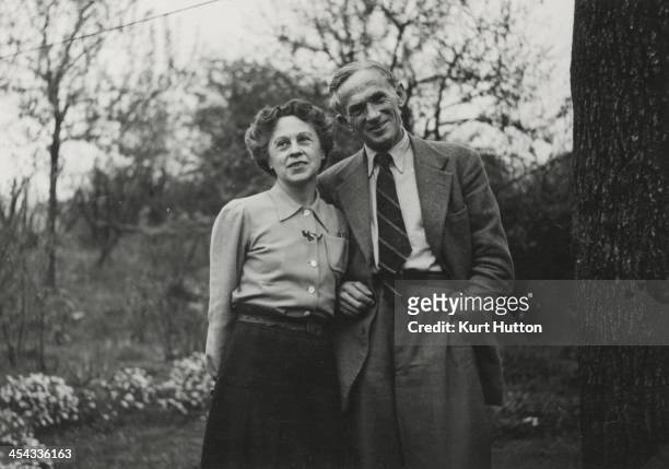 Kurt Hutton and his wife Gretel in the garden of their home in Hampstead Garden Suburb, London, circa 1950. Hutton first worked for the Dephot agency...