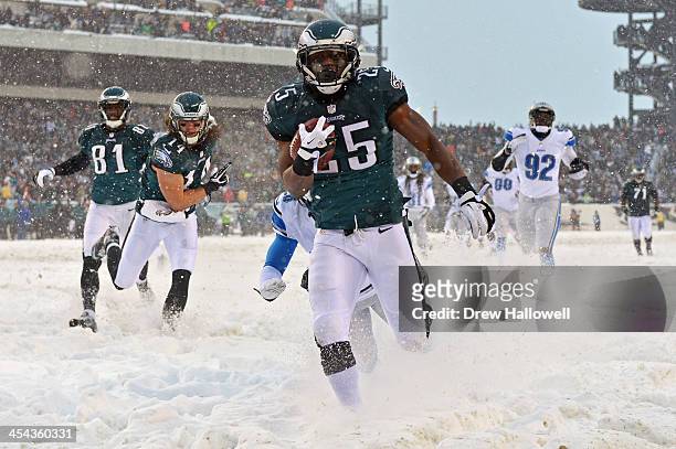 LeSean McCoy of the Philadelphia Eagles rushes for his first touchdown of the game against the Detroit Lions at Lincoln Financial Field on December...