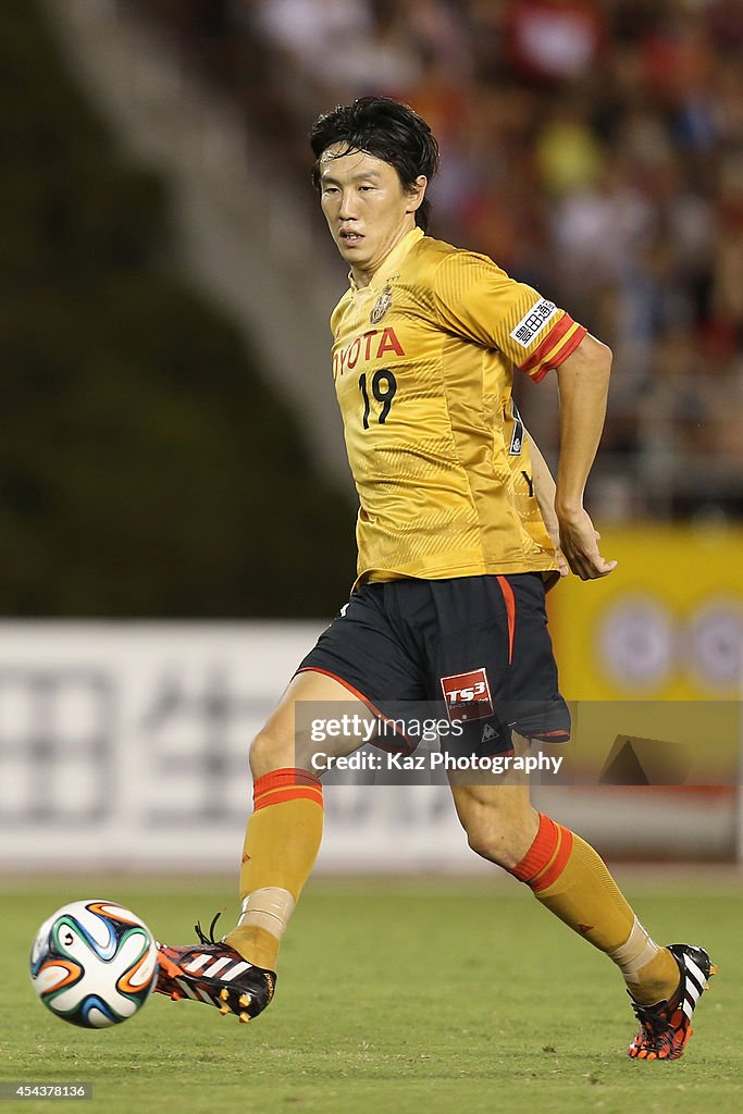 Nagoya Grampus v Kawasaki Frontale - J.League 2014