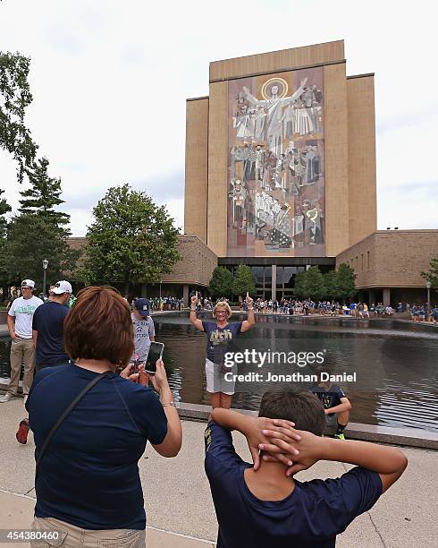 Michigan Touchdown Jesus Touchdown Jesus Notre Dame Photos and Premium High Res Pictures - Getty ...