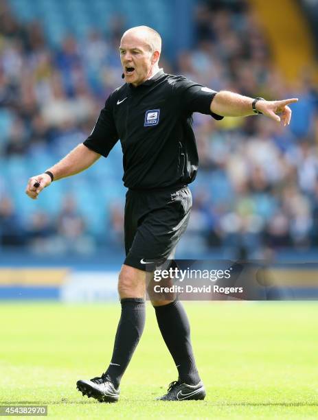 Graham Salisbury, the referee issues instructions during the Sky Bet Championship match between Sheffield Wednesday and Nottingham Forest at...