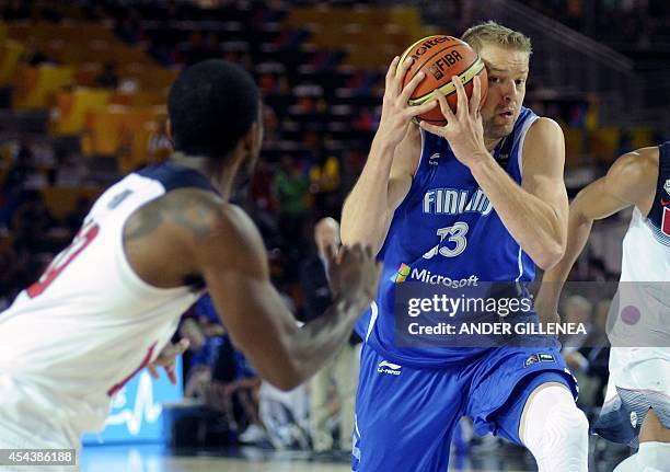 Finland's forward Hanno Mottola vies with US guard Kyrie Irving during the 2014 FIBA World basketball championships group C match USA vs Finland at...