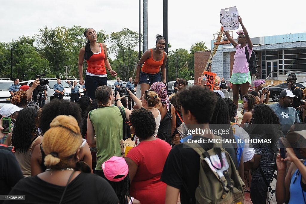 US-CRIME-RACE-POLICE-SHOOTING