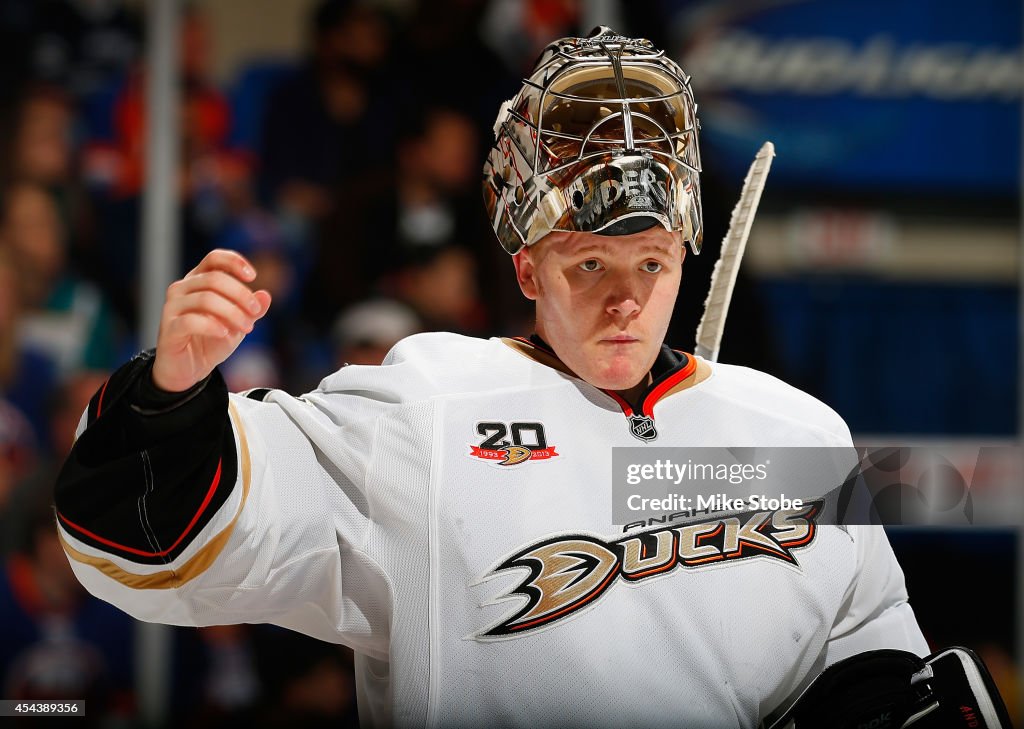 Anaheim Ducks v New York Islanders