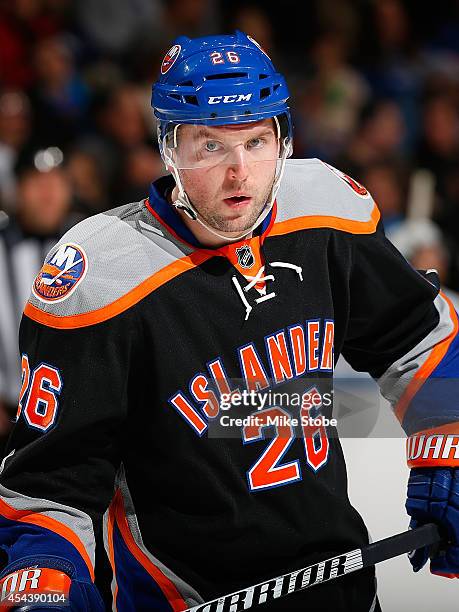 Thomas Vanek of the New York Islanders skates against the Anaheim Ducks at Nassau Veterans Memorial Coliseum on December 21, 2013 in Uniondale, New...