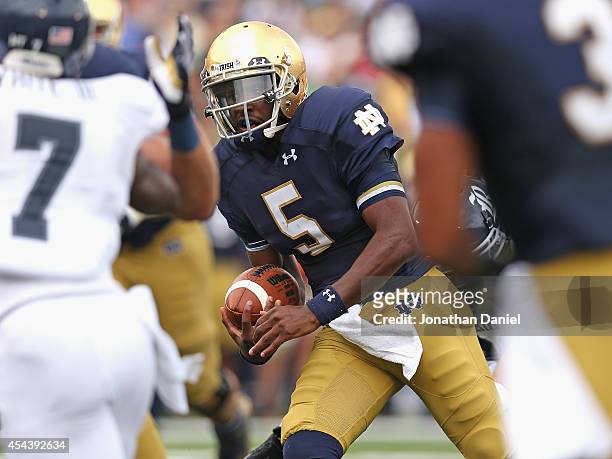 Everett Golson of the Norte Dame Fighting Irish runs for a touchdown against the Rice Owls at Notre Dame Stadium on August 30, 2014 in South Bend,...
