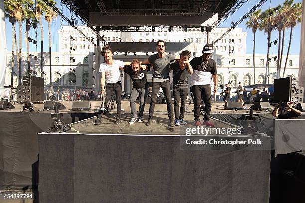 Sebu Singer 1,215 Sebu Simonian Photos & High Res Pictures - Getty Images
