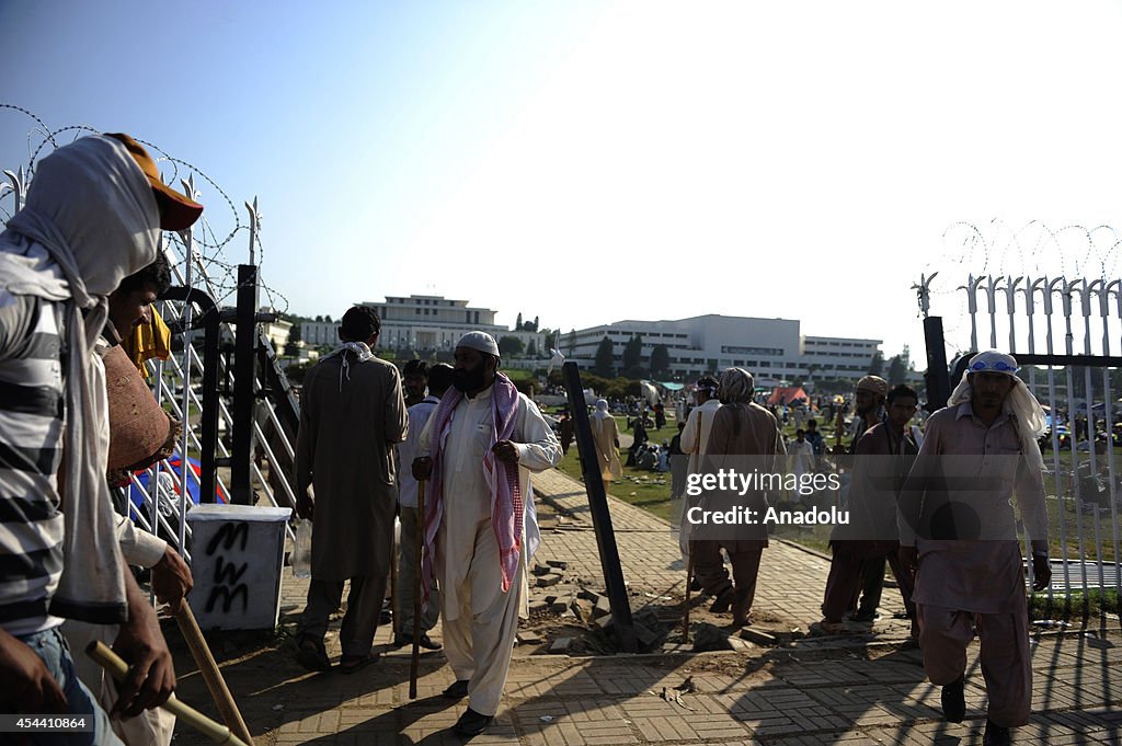Pakistani protestors march towards the Parliament house in Red Zone...