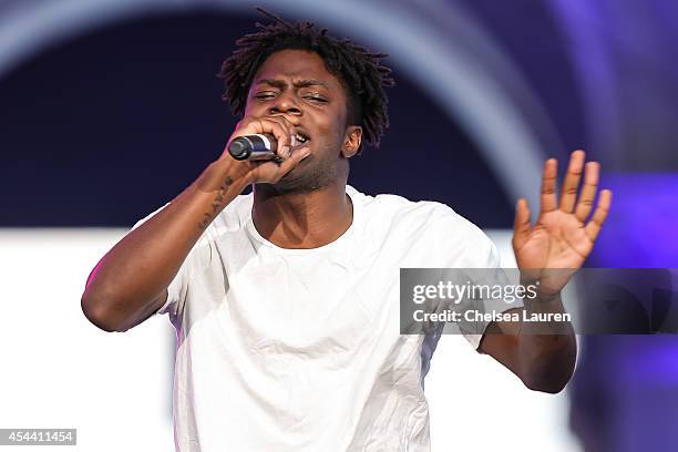 Isoud Rapper American 81 Rapper Isaiah Rashad Stock Photos, High-Res Pictures, and Images ...