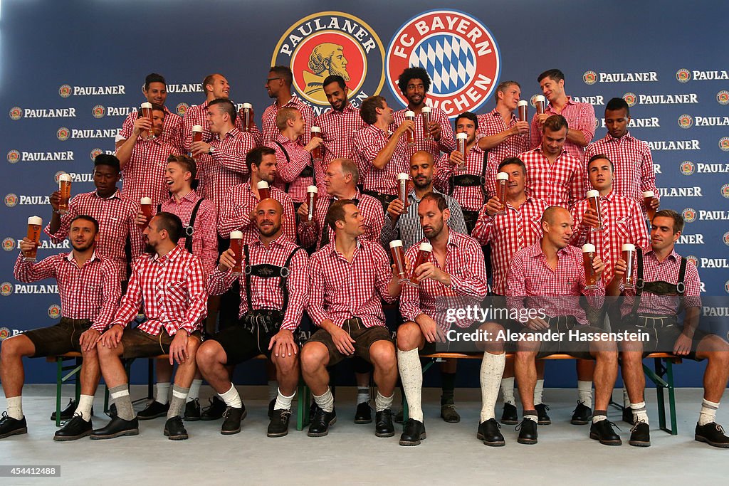 FC Bayern Muenchen Traditional Bavarian Dress Kitting Out