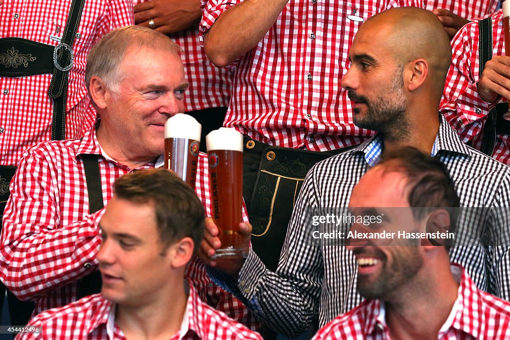 FC Bayern Muenchen Traditional Bavarian Dress Kitting Out