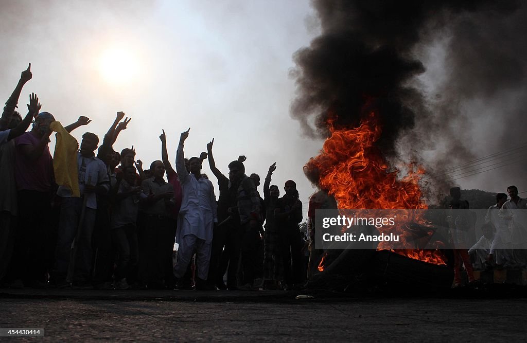 Clashes between police and supporters of PTI party in Lahore