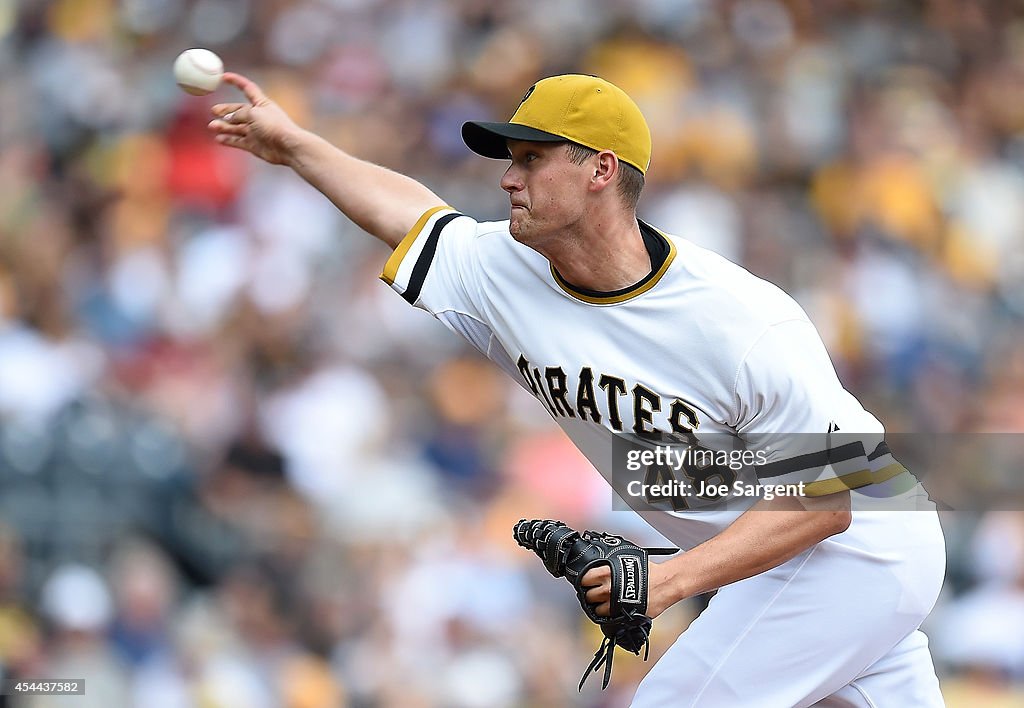 Cincinnati Reds v Pittsburgh Pirates