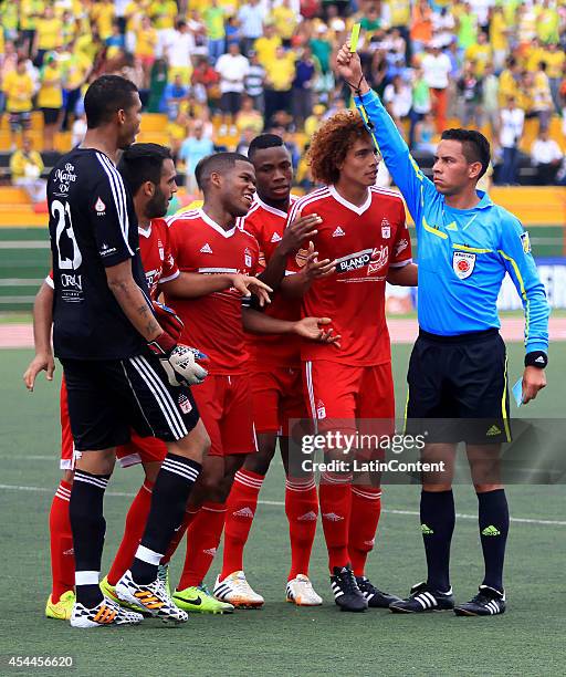 Referee David Mujica shows the yellow card to Luis Sierra of America de Cali during a match between America de Cali and Bucaramanga as part of Torneo...