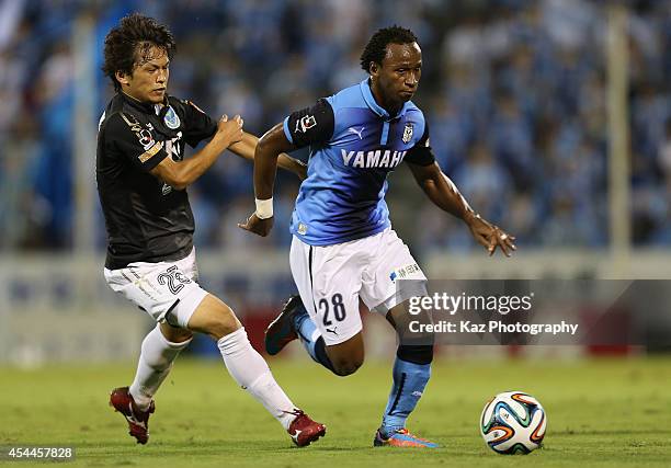 Tinga, whose real name is Luiz Otavio Santos de Araujo and Tatsuya Onodera of Tochigi SC compete for the ball during the J.League second division...